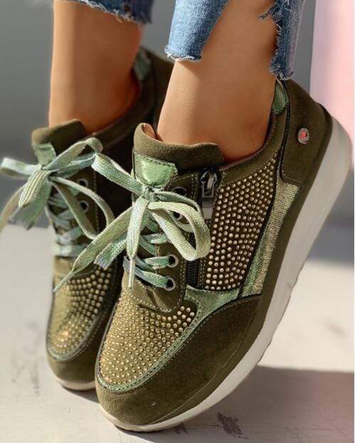 Supportive Lightweight Walking Shoes with Cushioned Fit
