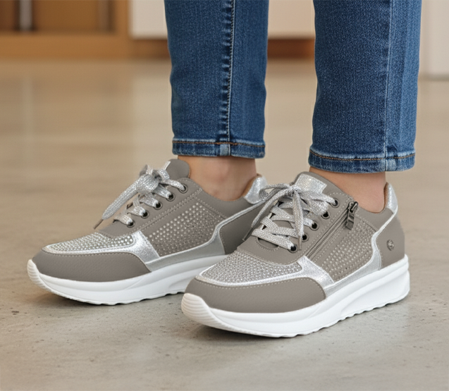 Supportive Lightweight Walking Shoes with Cushioned Fit